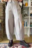 Oxford Stretch Herringbone Box Pleat Pant Pebble